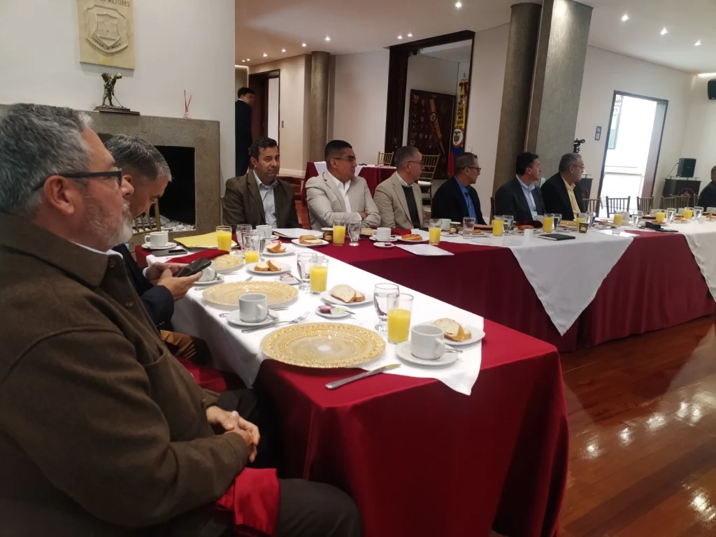 Integrantes del Consejo en un desayuno de trabajo
