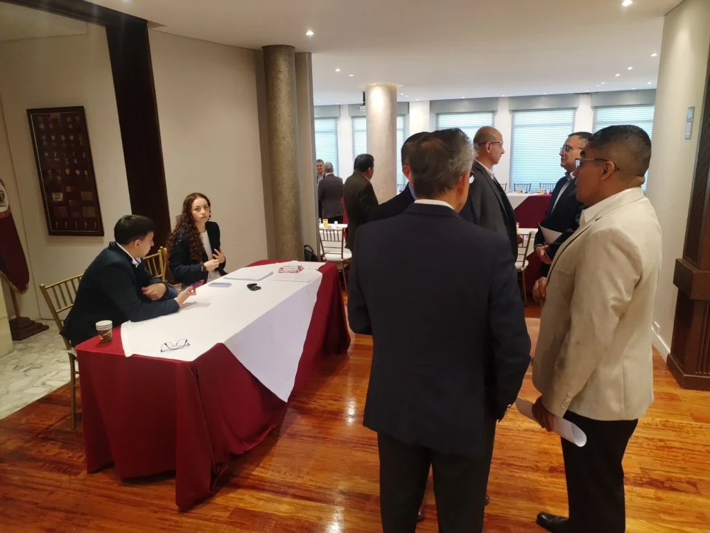 Recepción de los asistentes a un encuentro del Consejo